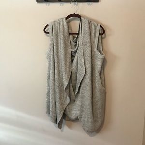 ATHLETA GRAY SLEEVELESS SHAWL *LAST CHANCE*